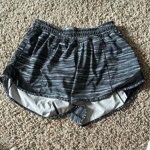 Lululemon Hotty Hot Low-Rise Lined Short 4”